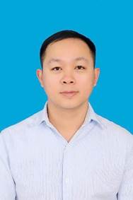 A person in a blue shirt

Description automatically generated