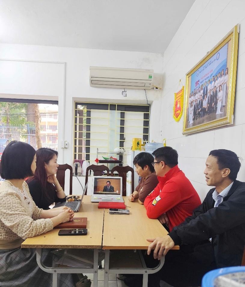 Ảnh có chứa trang phục, người, tường, đồ đạc

Nội dung do AI tạo ra có thể không chính xác.
