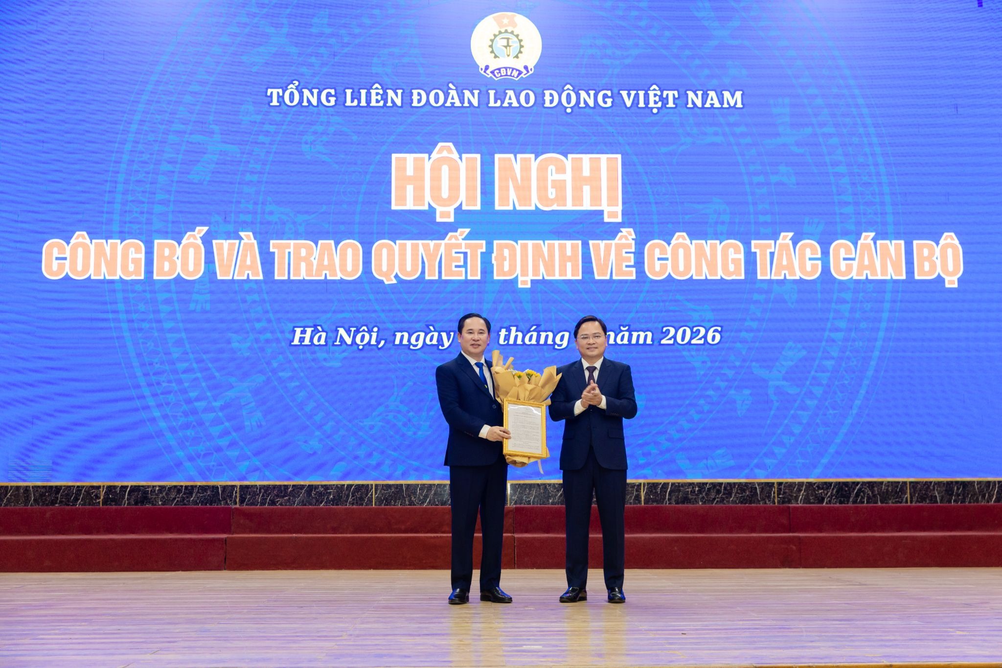 Tổng Liên đoàn lao động Việt Nam công bố và trao Quyết định về công tác cán bộ đối với Trường Đại học Công đoàn